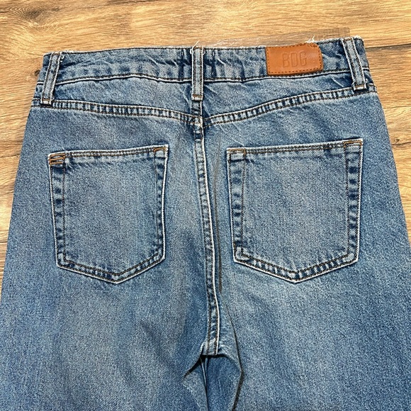 BDG WOMENS HIGH RISE PINTUCK MOM JEANS BLUE SIZE W25 L32 - Picture 3 of 10